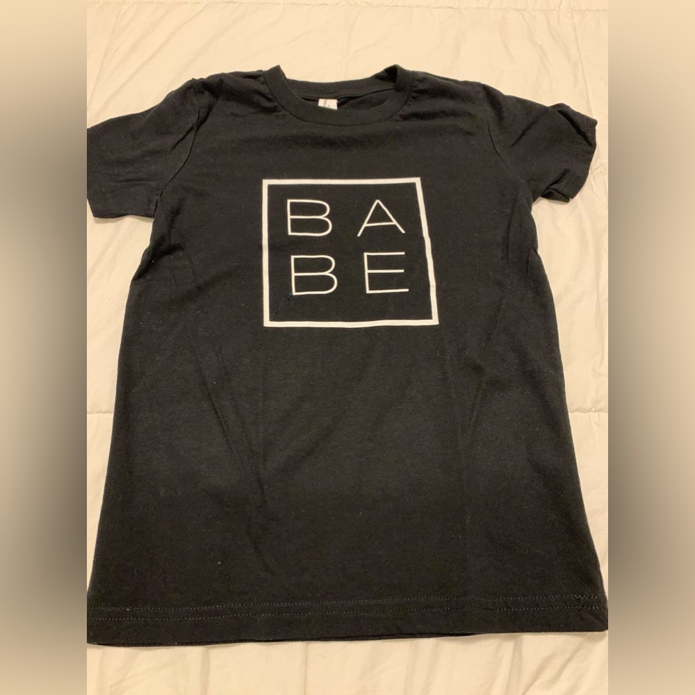 ••4/$20 CLOTHING SALE•• Girls Youth Size Small (6-8) T-shirt “Babe” Graphic Tee